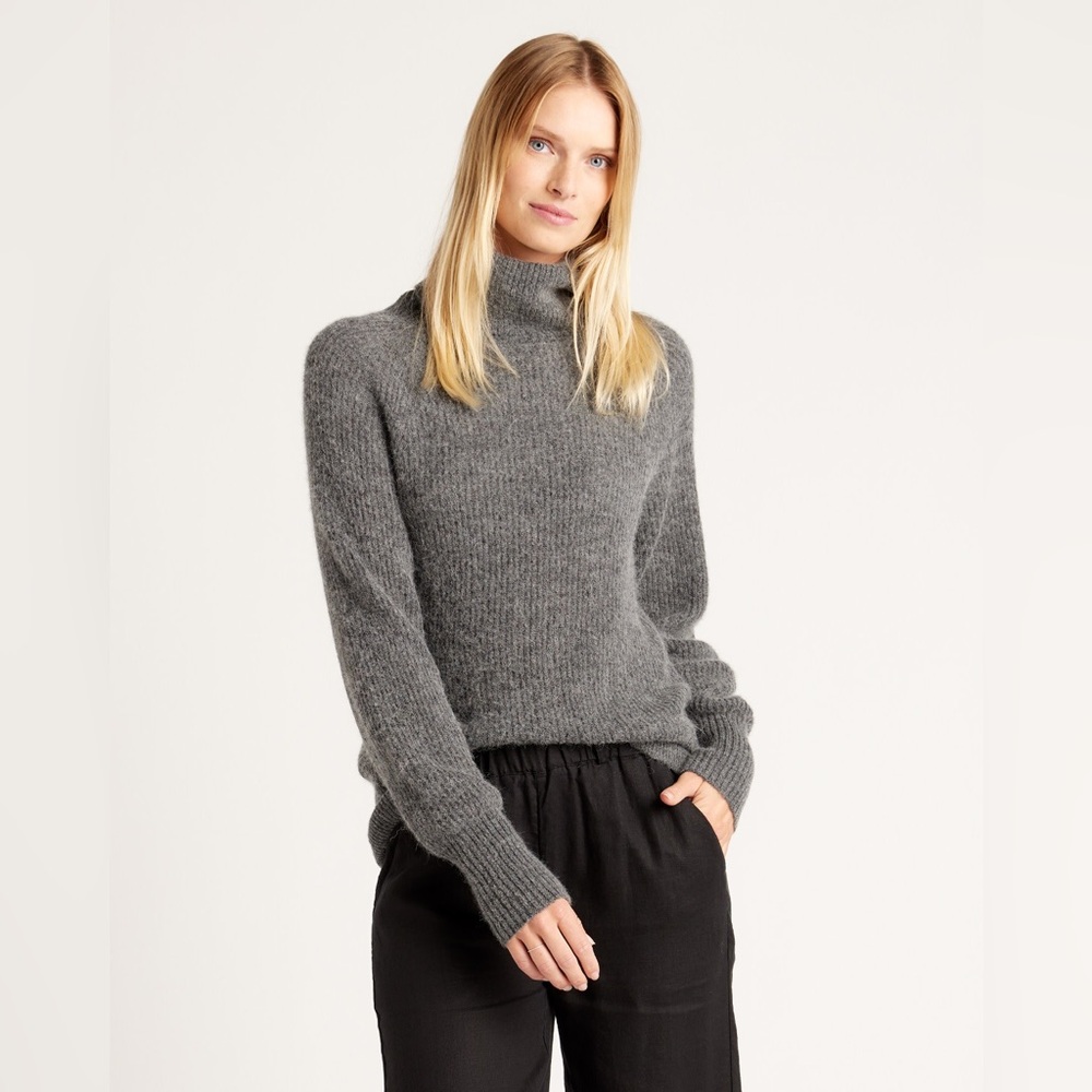 BRAND NEW Quince Baby Alpaca Wool Turtleneck Sweater S and M Charcoal - SOLD OUT